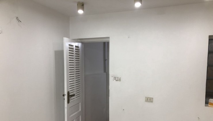 CHO THUÊ NHÀ NGÕ 158 TRƯƠNG ĐỊNH, 3.5 TẦNG, 28M2, 2 NGỦ, 2 WC, GIÁ 8 TRIỆU - ƯU TIÊN Ở GĐ.
